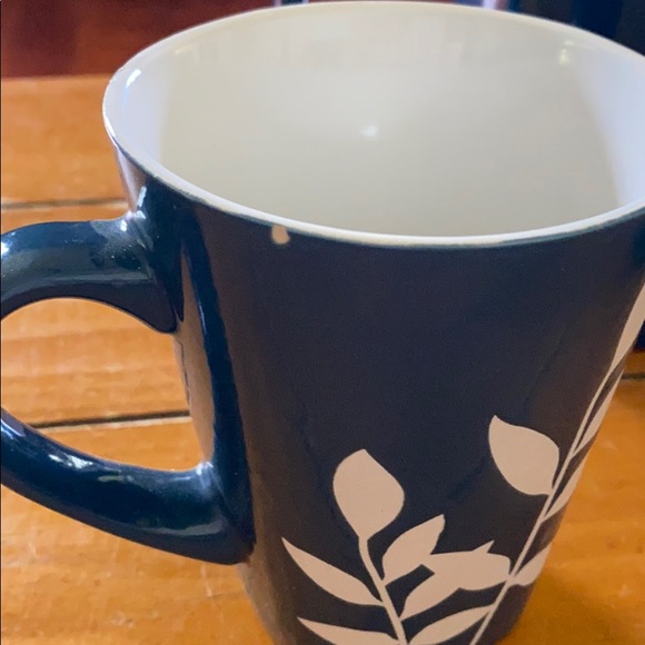 Gorgeous ceramic teapot & 2 cups new w/ 1 dot - Picture 4 of 11